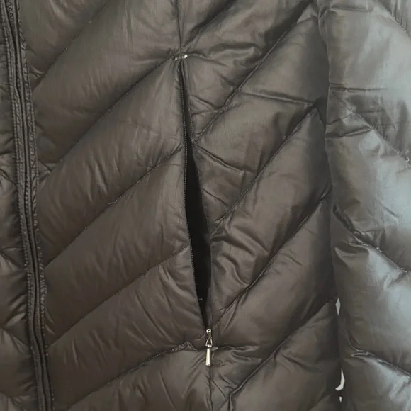 Patagonia Black Women's Puffer Jacket - Picture 5 of 16